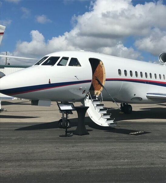 Jet with open staircase