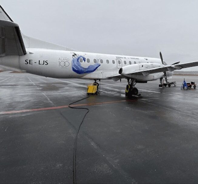 Aircraft on runway is refueled